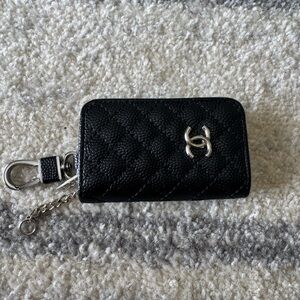 Black Textured Key Holder with Silver Chain
